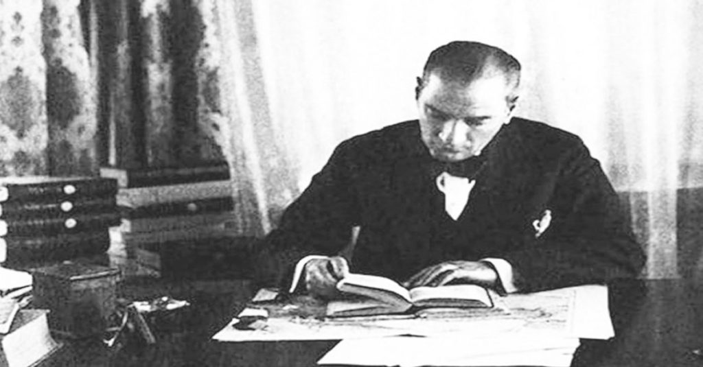 Atatürk'ün Kitap Okuma Alışkanlığı